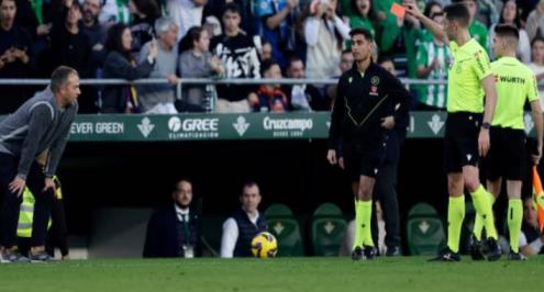 "قد يغيب عن لقاء أتلتيكو مدريد".. سبورت تكشف سبب طرد فليك